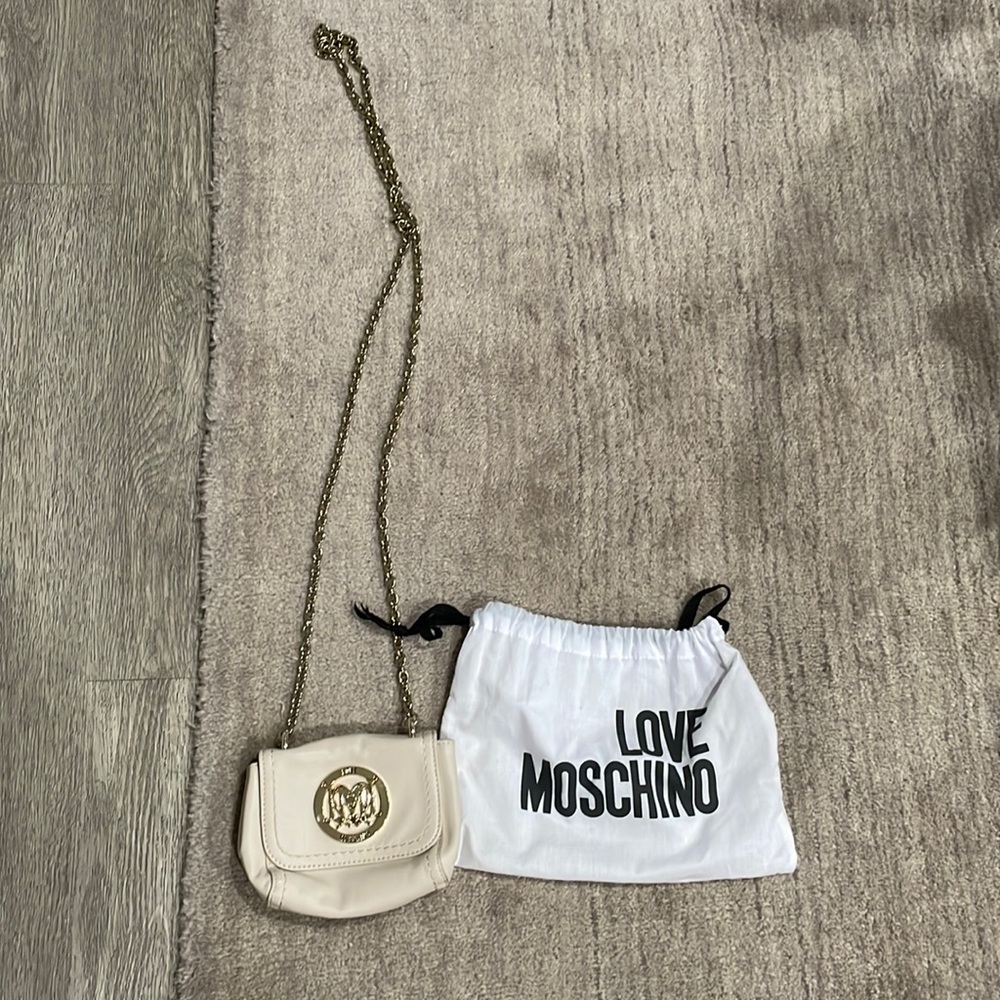 Love moschino purse
